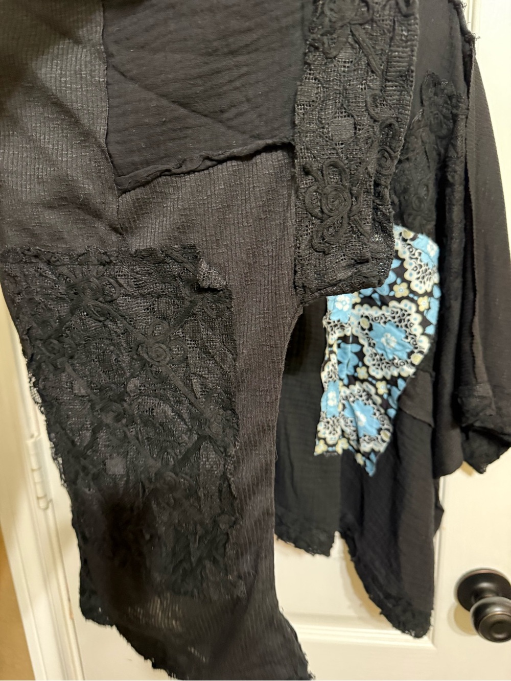 H141 New POL M ptp38 Black Tunic Top with Blue & White Floral Patchwork - Picture 4 of 12